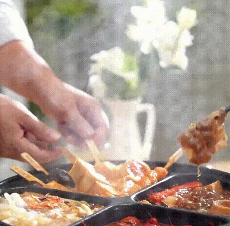Electric Hot Home electric hot pot with separate controls Four-grid self-heating hot pot Split Mandarin Duck Pot Double-sex hot