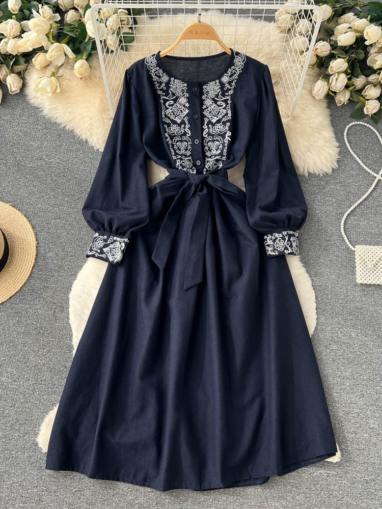 New Bohemian Lndie Folk Style Dress Women Embroidery Vintage Waist Cotton and Linen Holiday Dress Women Lace Up Long Dress G01
